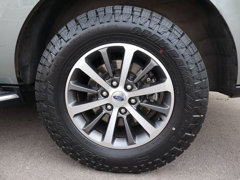 Used 2019 Ford Expedition XLT w/ Equipment Group 202A AWD/4WD image 43
