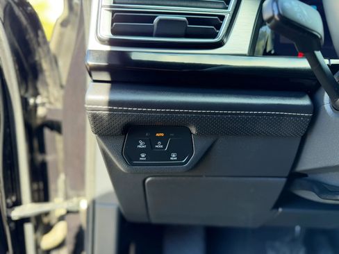 Used 2024 Volkswagen Atlas Cross Sport SE image 39