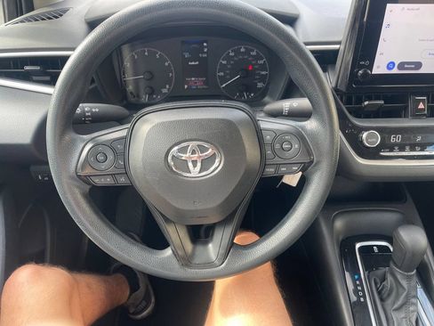 Used 2025 Toyota Corolla LE FWD image 12
