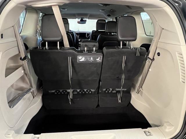 Used 2017 Chrysler Pacifica Touring-L Plus w/ Advanced Safetytec Group FWD image 9