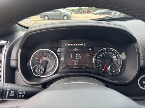 Used 2025 RAM 1500 Laramie AWD/4WD image 17