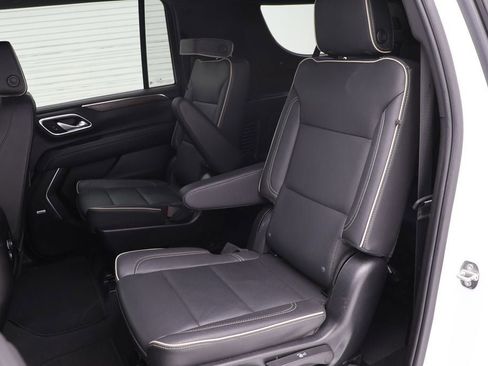 Used 2023 Chevrolet Suburban Premier image 12