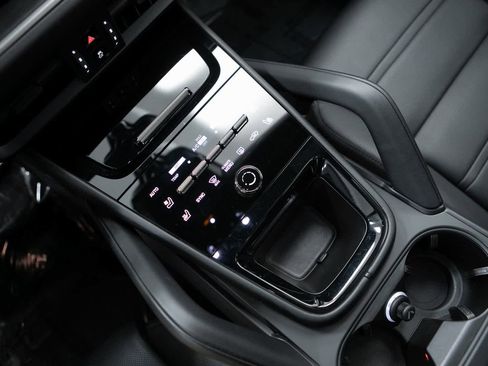 Certified 2025 Porsche Cayenne Turbo image 21