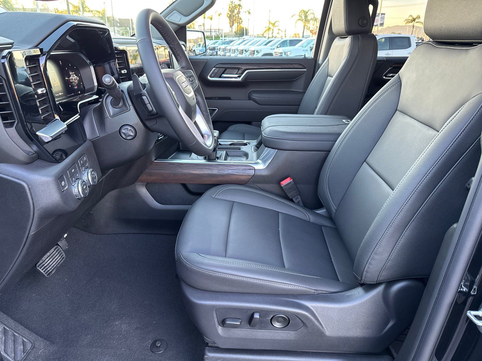 Used 2026 GMC Sierra 1500 SLT w/ SLT Premium Plus Package AWD/4WD image 27