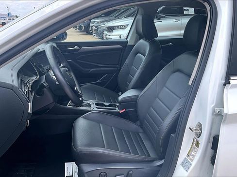 Used 2021 Volkswagen Jetta R-Line FWD image 8