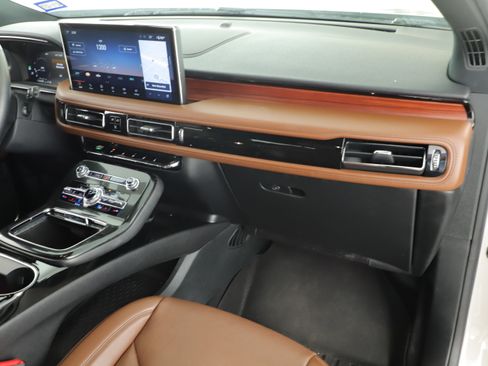 Used 2022 Lincoln Nautilus Reserve FWD image 18