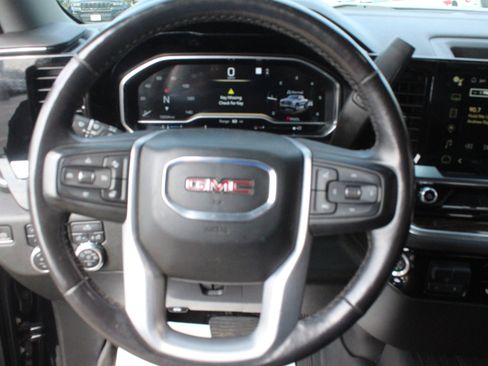 Used 2022 GMC Sierra 1500 Elevation w/ LPO, Elevation Black Package AWD/4WD image 18
