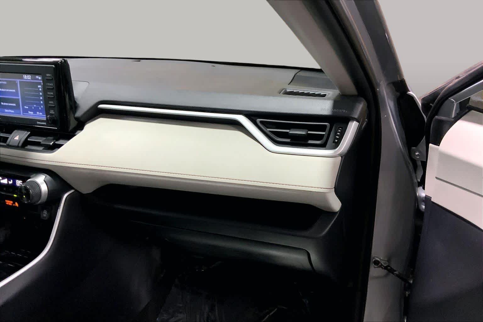 Used 2020 Toyota RAV4 XLE w/ Convenience Package AWD/4WD image 19