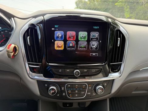 Used 2018 Chevrolet Traverse Premier w/ Driver Confidence II Package FWD image 28