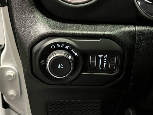 Used 2020 Jeep Wrangler Unlimited Sahara image 14