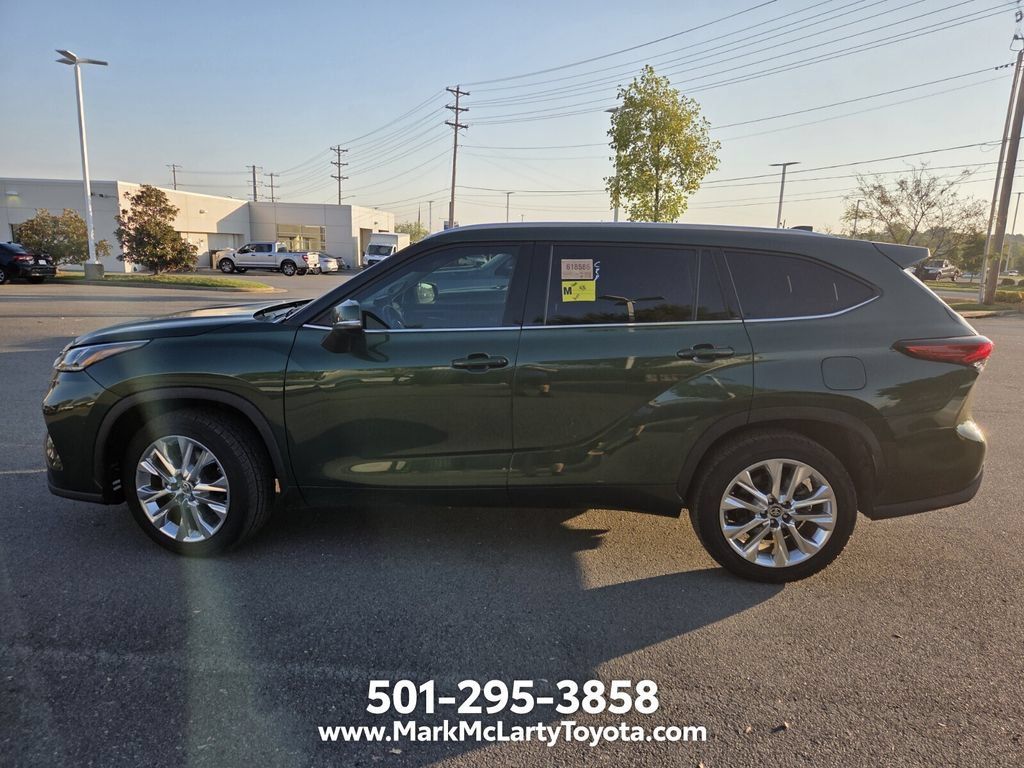 Used 2023 Toyota Highlander Limited FWD image 7