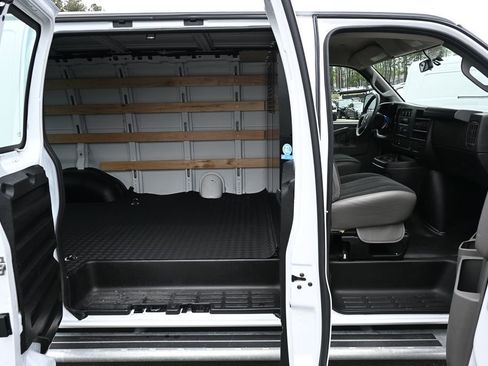 Used 2024 GMC Savana 2500 w/ Driver Convenience Package image 20