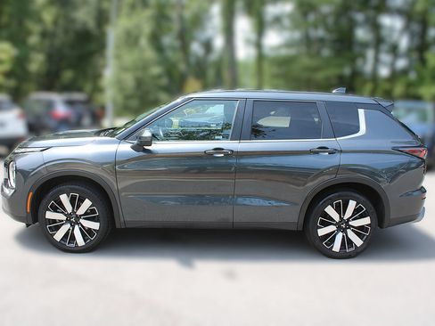 Used 2025 Mitsubishi Outlander SE AWD/4WD image 5