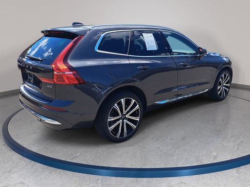 Used 2023 Volvo XC60 B5 Ultimate w/ Climate Package FWD image 5