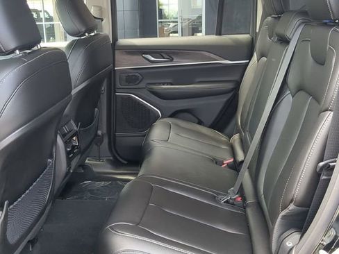 Used 2023 Jeep Grand Cherokee Limited w/ Black Appearance Package image 13