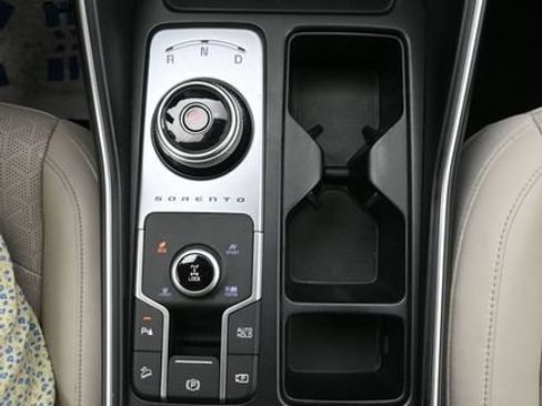 Used 2023 Kia Sorento EX AWD/4WD image 11