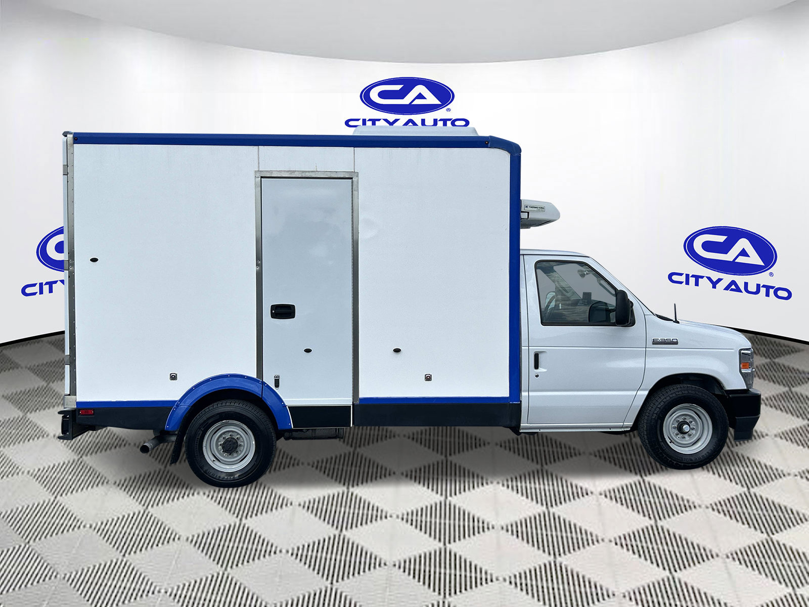 Used 2023 Ford E-350 and Econoline 350 Super Duty w/ Power Windows & Locks Group RWD image 2