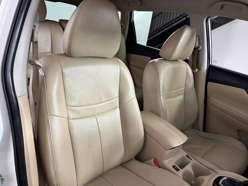 Used 2019 Nissan Rogue SV image 24