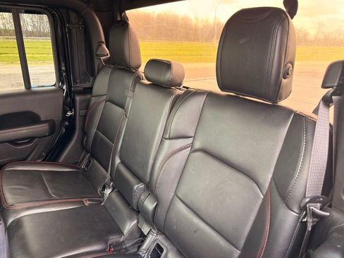 Used 2020 Jeep Gladiator Rubicon w/ Advanced Safety Group image 32