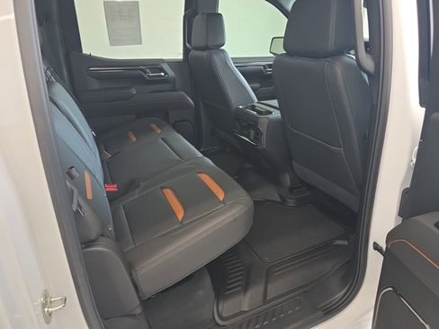Used 2025 GMC Sierra 1500 AT4 w/ AT4 Premium Package AWD/4WD image 12