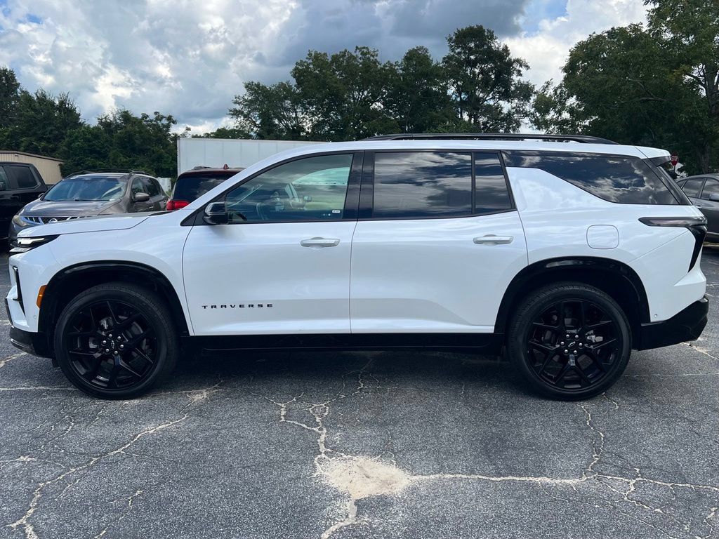 Used 2025 Chevrolet Traverse RS w/ LPO, Floor Liner Package FWD image 23