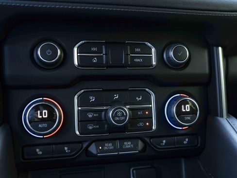 Used 2022 Chevrolet Tahoe Z71 w/ Z71 Off-Road Package image 30