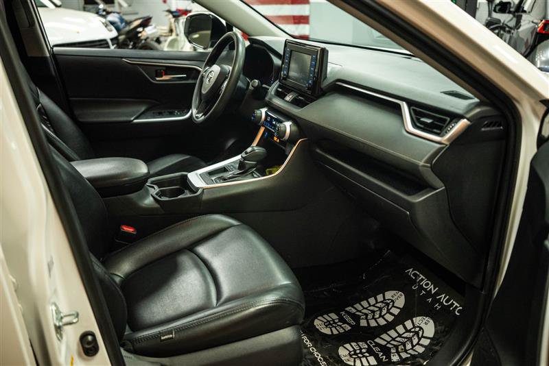 Used 2019 Toyota RAV4 XLE w/ Carpet Mat Package FWD image 13
