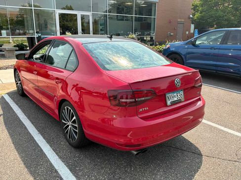 Used 2016 Volkswagen Jetta Sport w/ Lighting Package FWD image 4