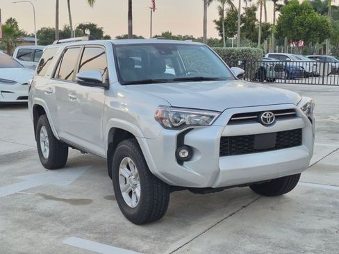 Used 2021 Toyota 4Runner SR5 Premium w/ Moonroof Package AWD/4WD image 3
