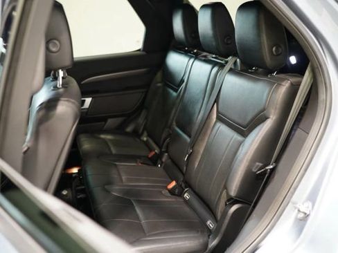 Used 2018 Land Rover Discovery SE AWD/4WD image 25