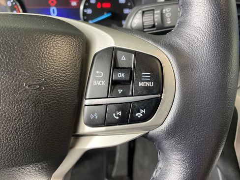 Used 2023 Ford Explorer XLT AWD/4WD image 16