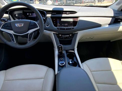 Used 2021 Cadillac XT5 Premium Luxury FWD image 16
