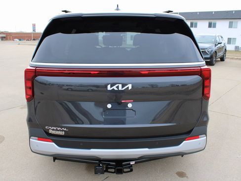 New 2026 Kia Carnival EX image 16