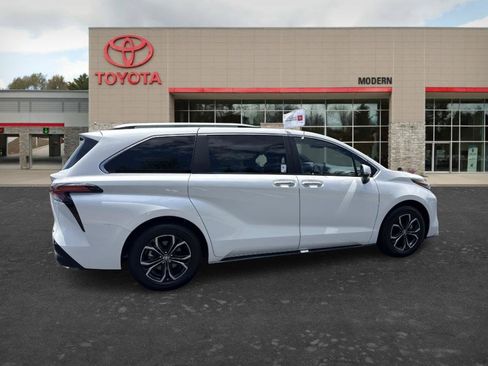 Certified 2026 Toyota Sienna Platinum AWD/4WD image 6