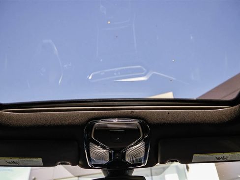 Used 2023 BMW i4 eDrive40 image 16