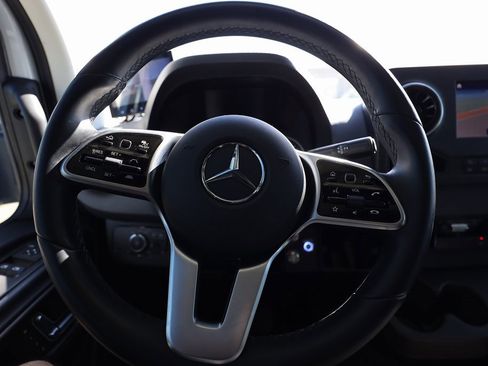 Used 2023 Mercedes-Benz Sprinter 3500 image 18