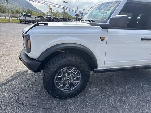 New 2025 Ford Bronco Badlands AWD/4WD image 9