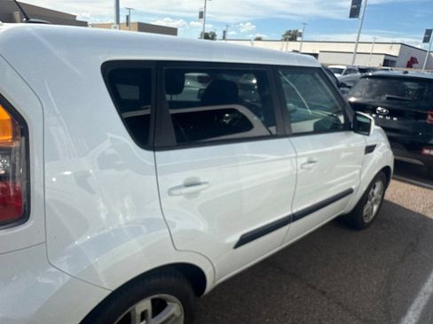 Used 2011 Kia Soul + FWD image 10