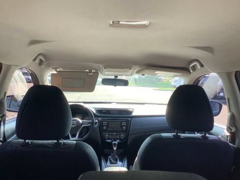 Used 2017 Nissan Rogue SV AWD/4WD image 9