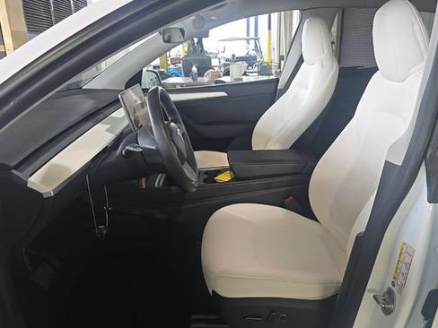 Used 2023 Tesla Model Y Long Range AWD/4WD image 2