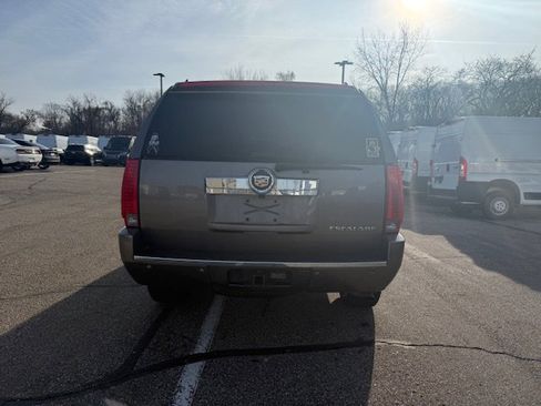Used 2013 Cadillac Escalade Luxury image 8