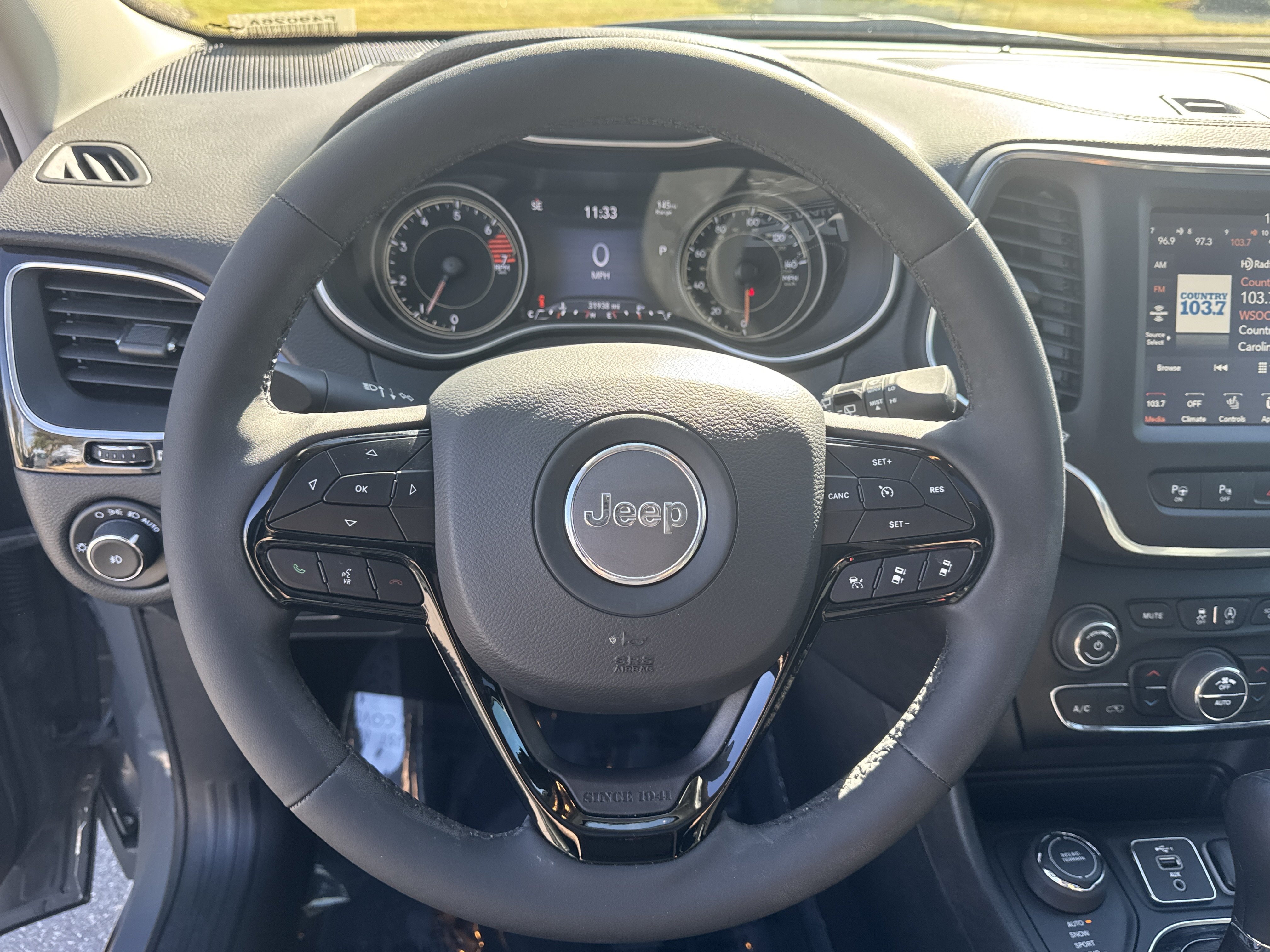 Used 2023 Jeep Cherokee Altitude Lux AWD/4WD image 18