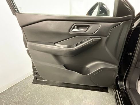 Used 2025 Nissan Rogue SV FWD image 9