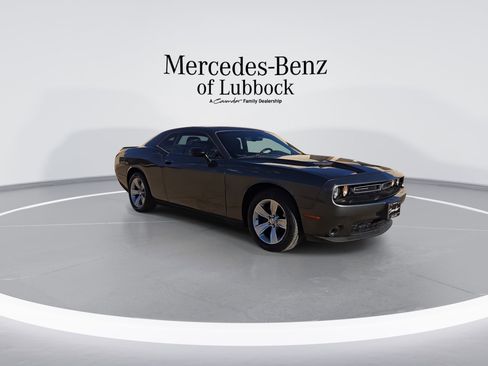 Used 2021 Dodge Challenger SXT image 2