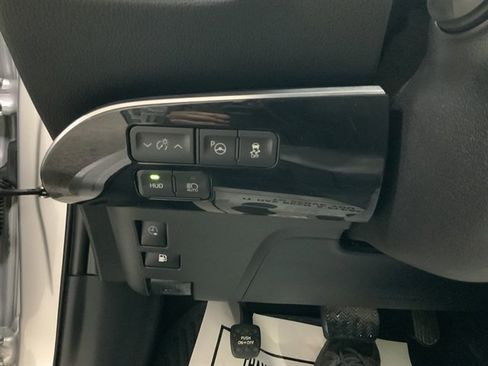 Used 2019 Toyota Prius Prime Advanced image 32