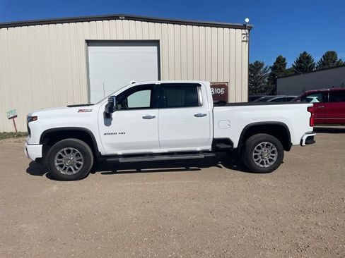 Used 2024 Chevrolet Silverado 2500 LTZ w/ LTZ Plus Package AWD/4WD image 3