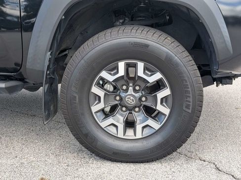 Used 2020 Toyota Tacoma TRD Off-Road AWD/4WD image 11