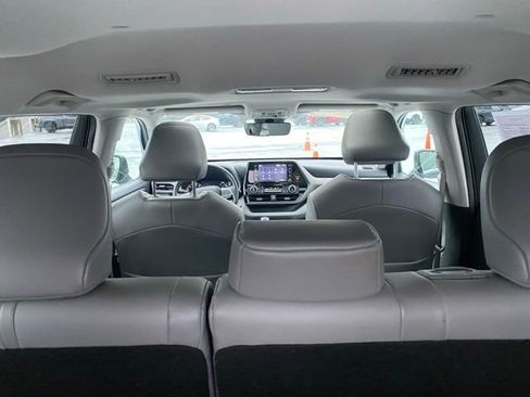 Certified 2020 Toyota Highlander XLE image 12
