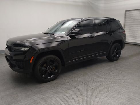Used 2023 Jeep Grand Cherokee Altitude AWD/4WD image 2