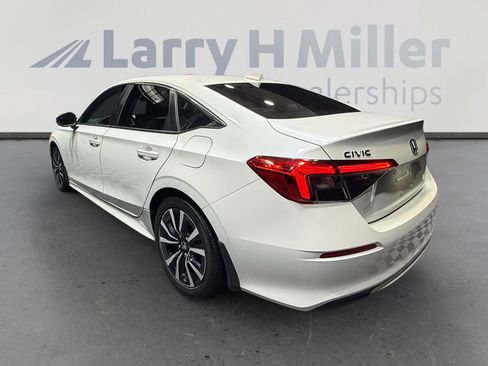 Used 2023 Honda Civic EX image 3